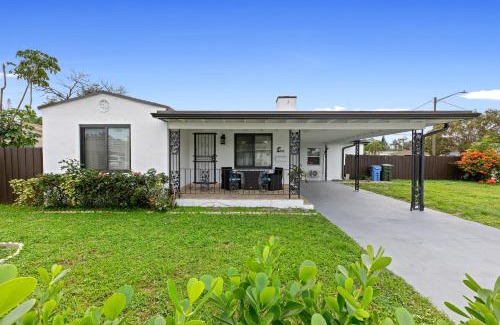 South Corals House | Pet-Friendly Summer Retreat House with High Guest Ratings