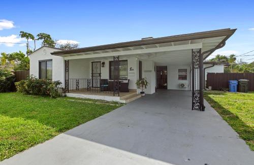 South Corals House | Pet-Friendly Summer Retreat House with High Guest Ratings