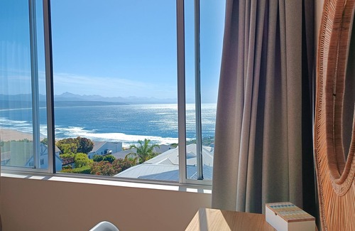 Plettenberg Bay Apartment | Oceanfront Serenity at Summer Sea: Rated 10/10 by Guests