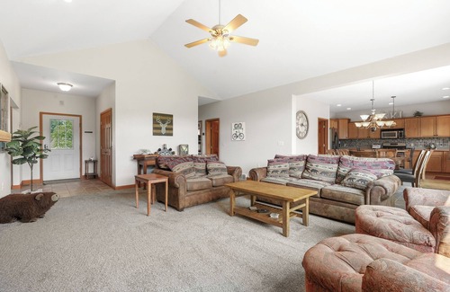 Thompsonville House | Experience Crystal’s Golf, Ski and Fish Haus: 10/10 Stay!