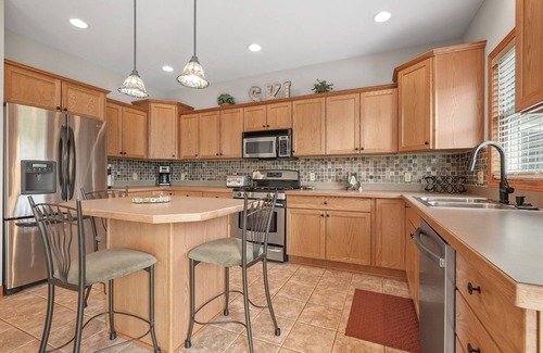 Thompsonville House | Experience Crystal’s Golf, Ski and Fish Haus: 10/10 Stay!