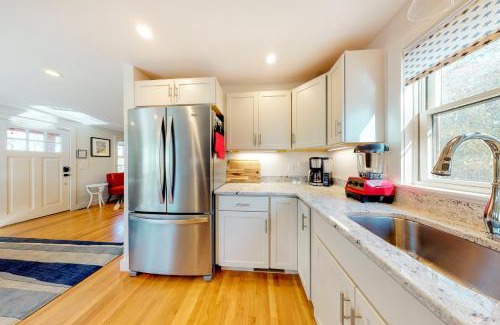 Provincetown House | Bright Summer Sun Getaway with Family-Friendly Amenities
