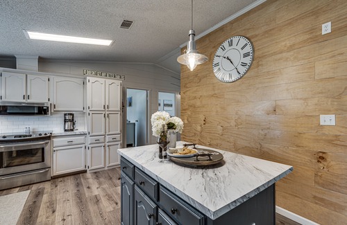 Granbury House | Experience Spa Bliss and S'mores by Lake Granbury