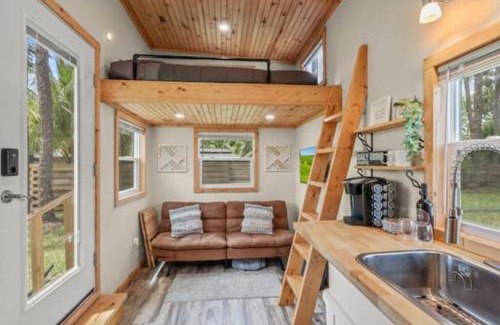 Hunt Club Apartment | Pet-Friendly Summer Tiny House with Top Guest Reviews