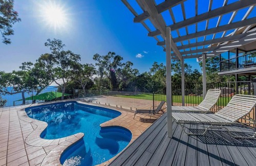 Hideaway Bay House | Experience Summer Vibes: Pet-Friendly Hotel with Pool