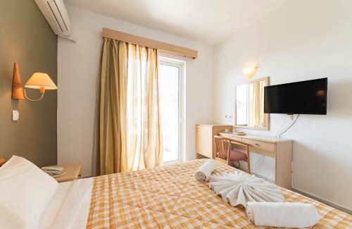 Theologos Hotel | Idyllic Summer View: Poolside Retreat with Oceanfront Bliss
