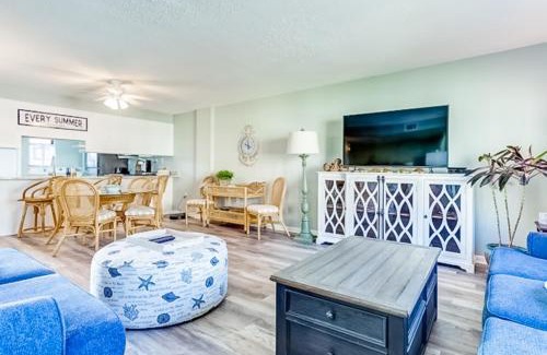 Salter Path Apartment | Relax at Summer Winds Condo Unit 216 with Pool & Hot Tub