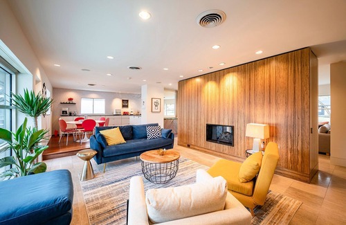 Lazybrook/Timbergrove House | Relaxing Retreat: Pool, Jacuzzi & Outdoor Cinema Awaits!
