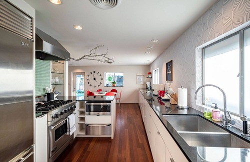 Lazybrook/Timbergrove House | Relaxing Retreat: Pool, Jacuzzi & Outdoor Cinema Awaits!