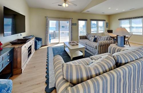 Village of Stump Sound House | Relax at Summer Wynd: Family-Friendly with Pool Access