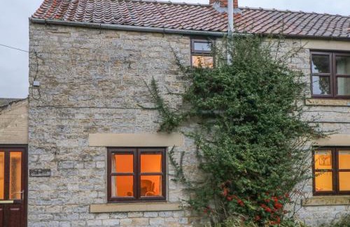 Scawton House | Inviting Summerfield Farm Cottage: Pet & Child-Friendly Stay