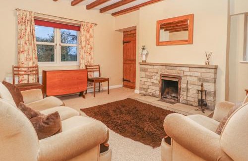 Scawton House | Inviting Summerfield Farm Cottage: Pet & Child-Friendly Stay