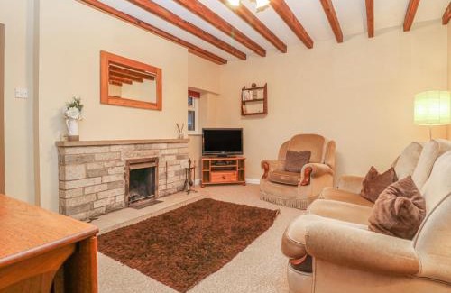 Scawton House | Inviting Summerfield Farm Cottage: Pet & Child-Friendly Stay
