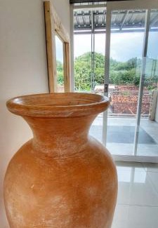Watukarung House | Cozy Summerfield Homestay with Breakfast & Child-Friendly Amenities