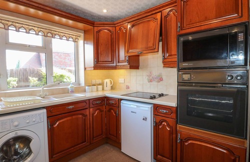 Uttoxeter House | Family-Friendly Summerfields Cottage in Uttoxeter Awaits