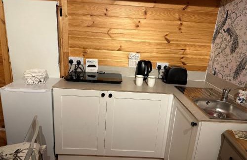 Horton Apartment | Experience Summerfields Lodge: Pet & Child Friendly Retreat