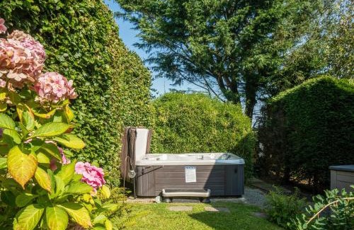 Amroth House | Guest Rated 10/10: Summerhill Cottage with Hot Tub