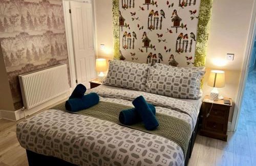 Gwynedd- Snowdonia House | Discover Summerhill Guest House: 4-Star Comfort Awaits