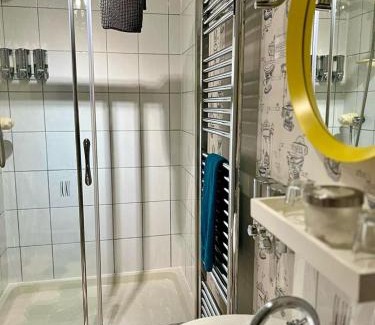 Gwynedd- Snowdonia House | Discover Summerhill Guest House: 4-Star Comfort Awaits