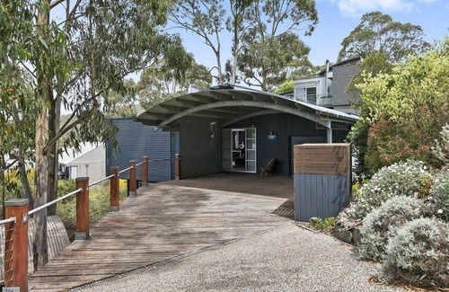 Lorne House | Exquisite Summerhill Views with Breathtaking Oceanfront Scenery