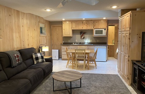 Cook Cabin | Discover "Summerhouse": Pines, Water Views & Family Fun