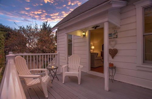 Summerland House | Historic Summerland Stagecoach Cottage with Family-Friendly Amenities