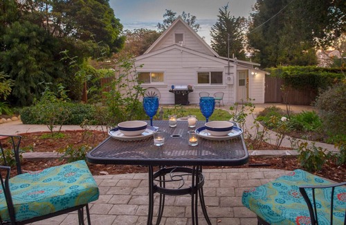 Summerland House | Historic Summerland Stagecoach Cottage with Family-Friendly Amenities