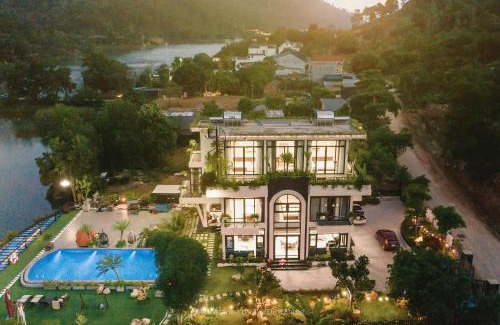 Soc Son Villa | Relaxing Summerly Villa Dong Do with Private Pool & Breakfast