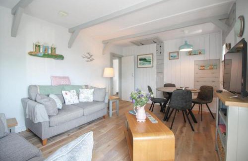 St. Mawes House | Beachfront Escape at Summers Beach View - Pet & Child Friendly