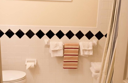 Ludington Hotel | Exceptional Summers Inn: Guest Rated 9.6 with Breakfast