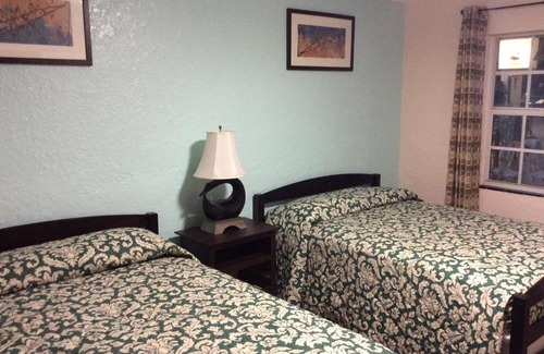 Clearwater Hotel | Discover Summerside Inn: Family-Friendly with Pool & Breakfast