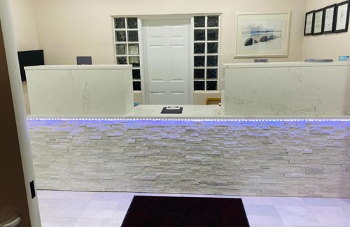 Clearwater Hotel | Discover Summerside Inn: Family-Friendly with Pool & Breakfast