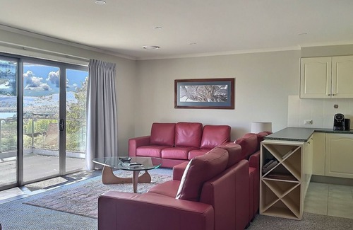 Jindabyne Apartment | Summit 14 - Impressive Apartment with Scenic Lake View