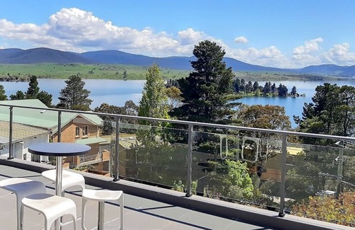Jindabyne Apartment | Summit 14 - Impressive Apartment with Scenic Lake View