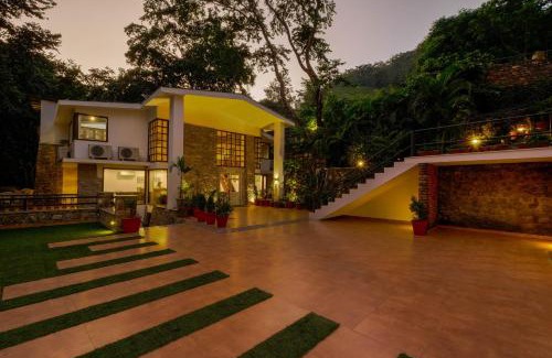 Dhunar Gaon Hotel | Relax at Summit By The Ganges Resort & Spa with Pool Access