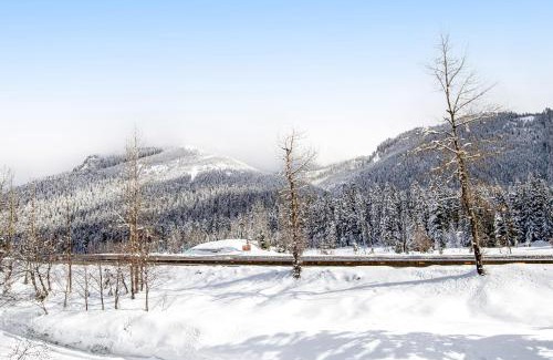 Snoqualmie Pass House | Cozy Summit Chalet: Family-Friendly Retreat Awaits
