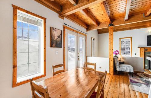 Snoqualmie Pass House | Cozy Summit Chalet: Family-Friendly Retreat Awaits
