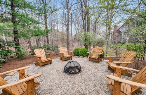 East Hampton House | Experience Summit Harborside Bliss with Family-Friendly Amenities