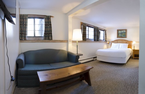 Killington Hotel | Inviting Summit Lodge: Pool, Spa & Family-Friendly Amenities