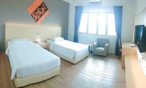 Pegawai Hotel | Welcoming Summit Signature Hotel Batu Pahat with Breakfast