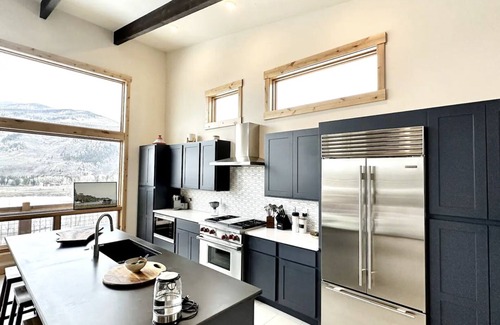 Silverthorne House | Elevated Retreat at Summit Sky Ranch with Spa & Lake Views