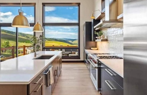 Silverthorne House | Discover Summit Sky Sanctuary: Relax by the Lake and Spa