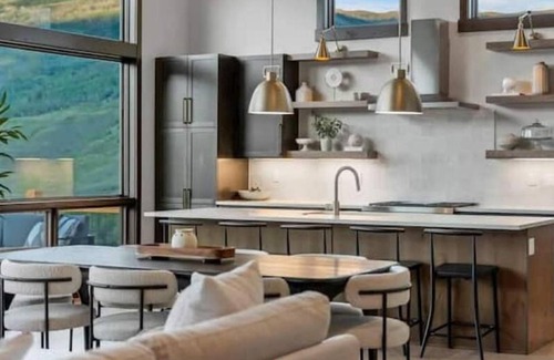 Silverthorne House | Discover Summit Sky Sanctuary: Relax by the Lake and Spa