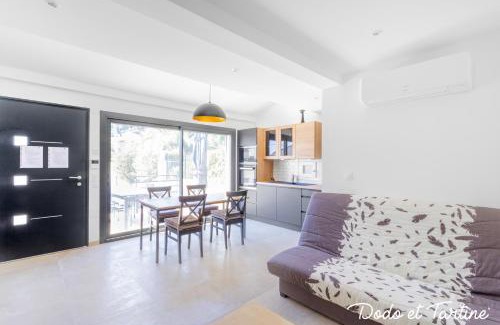 La Seyne-sur-Mer House | Elegant 2-Bedroom Beach House with Ocean Views - Dodo et Tartine