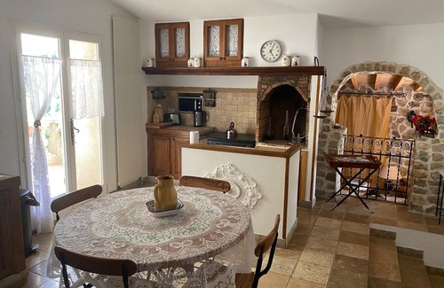Villecroze House | Exquisite Provencal Farmhouse with Ocean View & Pool