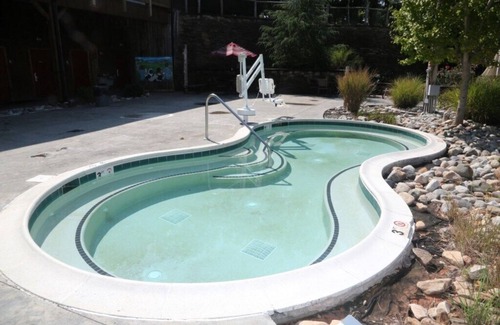 Gordonsville Cabin | Experience Shenandoah Crossing: 2 Bedroom Resort Cabin Retreat