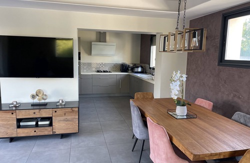 Lunel Villa | Exquisite Villa with Private Pool Near the Beach