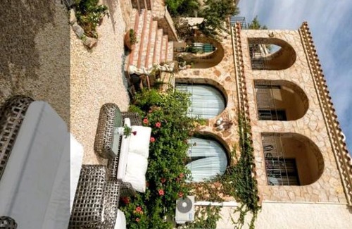 Sant Feliu de Guixols Apartment | Discover Sun and Beach: Pet-Friendly Oceanfront Retreat