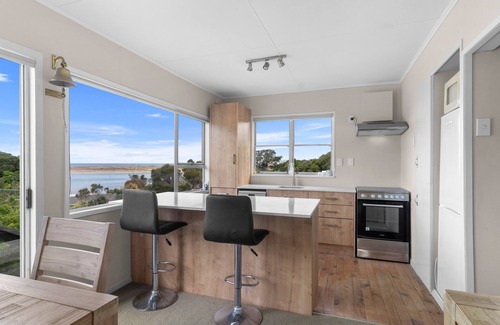 Mangawhai Heads House | Cozy Sun and Coast Holiday Home in Mangawhai Heads