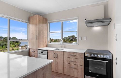 Mangawhai Heads House | Cozy Sun and Coast Holiday Home in Mangawhai Heads